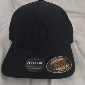 NWT Hurley Black H2o-Dri Flexfit Hat Size S/M Black With Black Logo